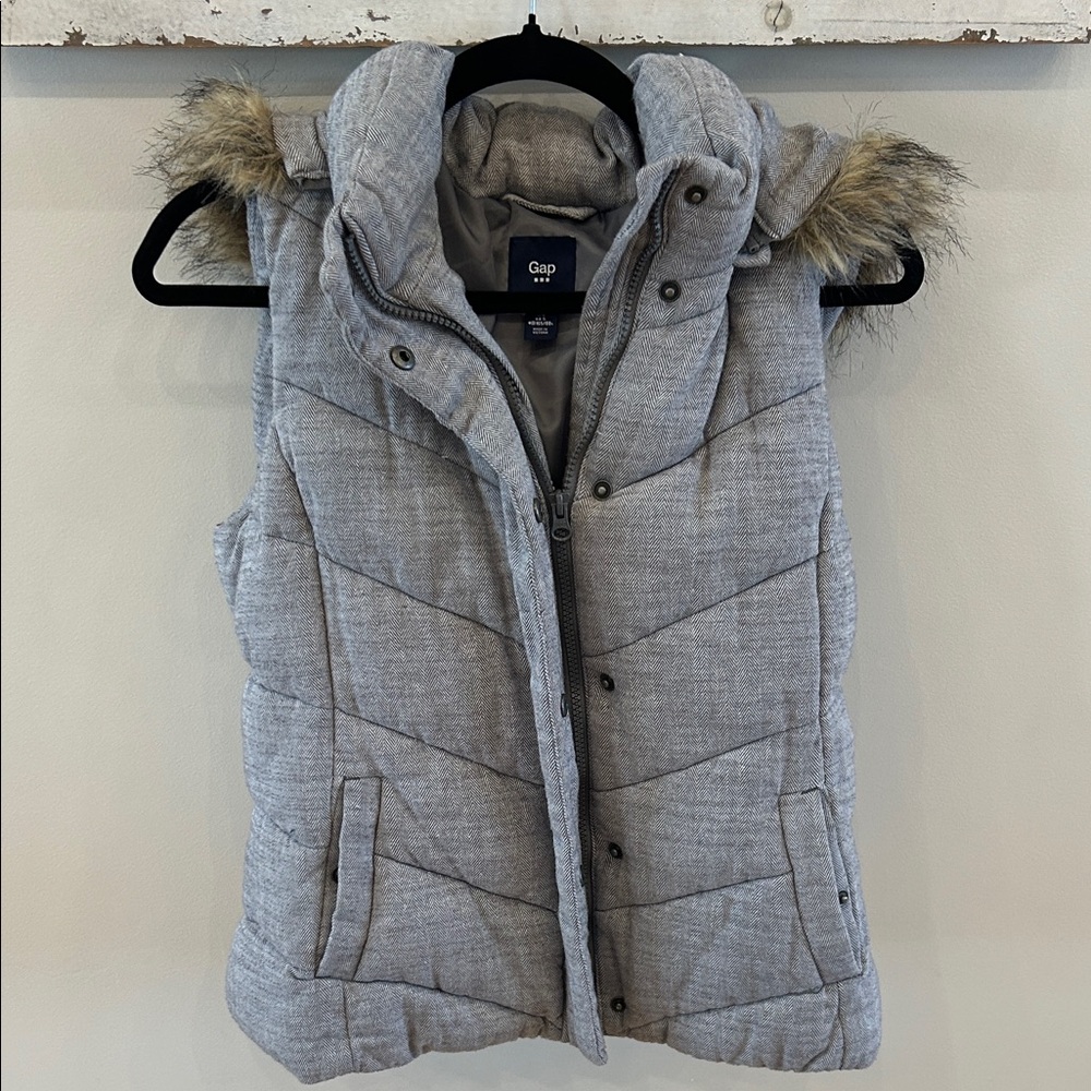 GAP Women's Heather Gray Vest with Faux Fur Lined Hood (Small)